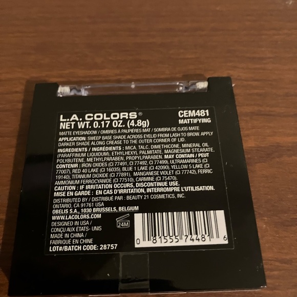 L.A. COLORS Matte Eyeshadow CEM481 Mattifying - Picture 2 of 2